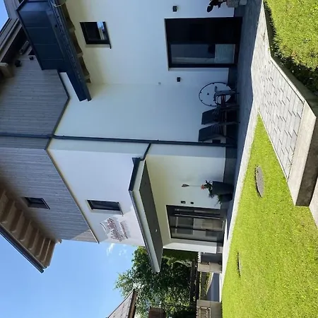 With 10 Bedrooms 別荘