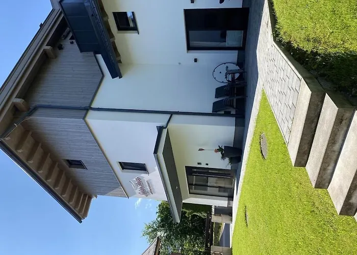 With 10 Bedrooms 別荘